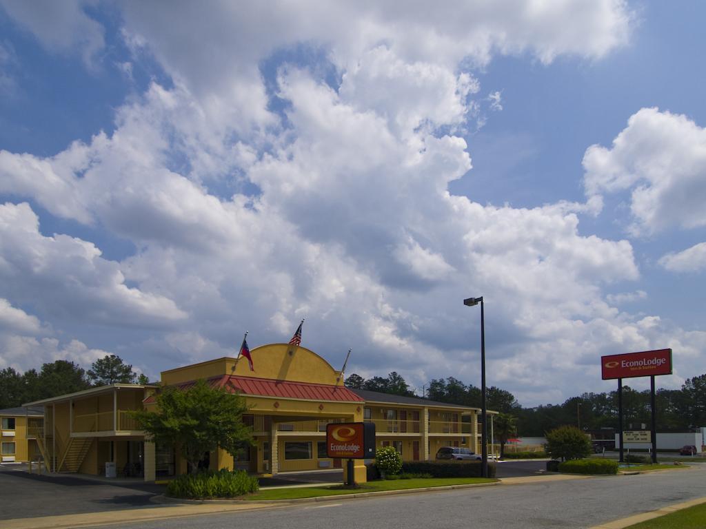 Econo Lodge Inn & Suites At Fort Moore Columbus Exterior photo