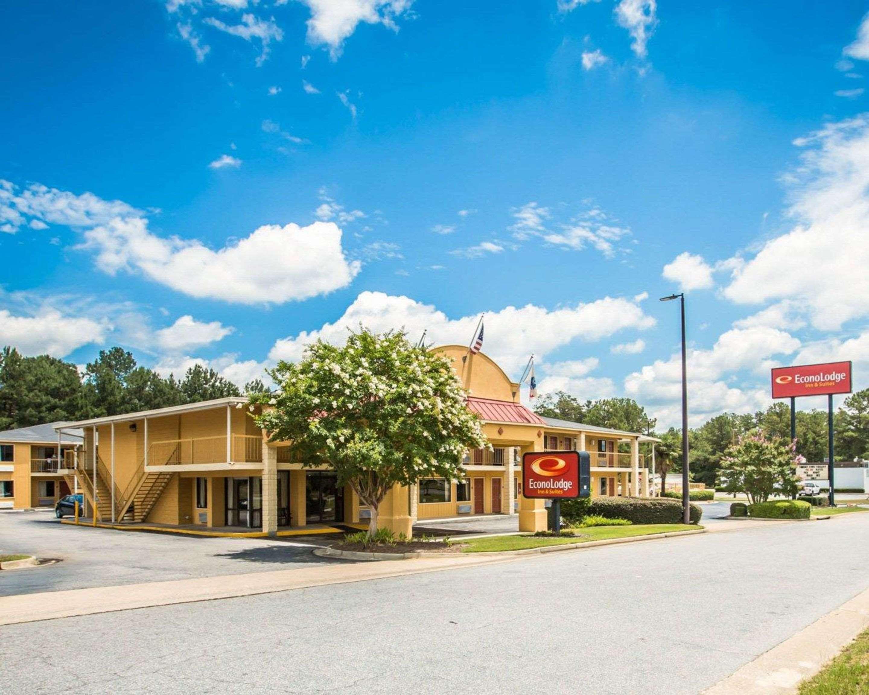 Econo Lodge Inn & Suites At Fort Moore Columbus Exterior photo